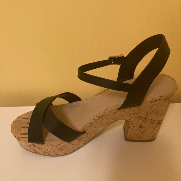 Charles David Platform Heeled Sandal - Picture 2 of 3
